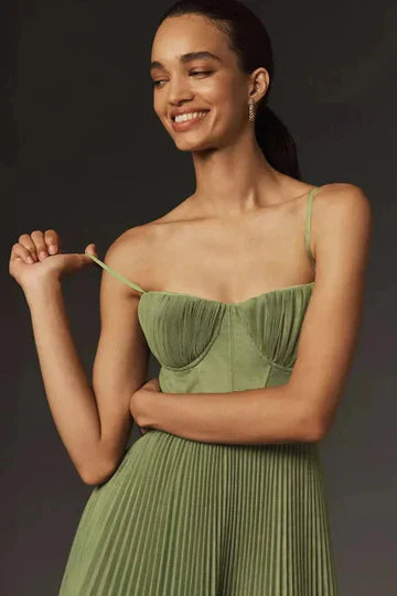 Claire™ | Robe plissée en tulle avec drapé asymétrique