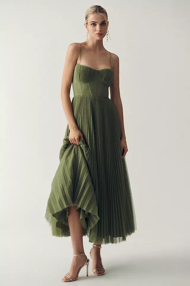 Claire™ | Robe plissée en tulle avec drapé asymétrique