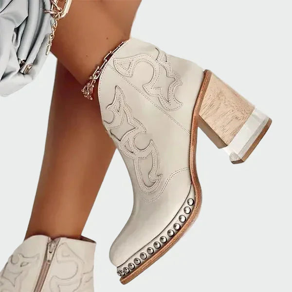 Bottes en cuir brodées