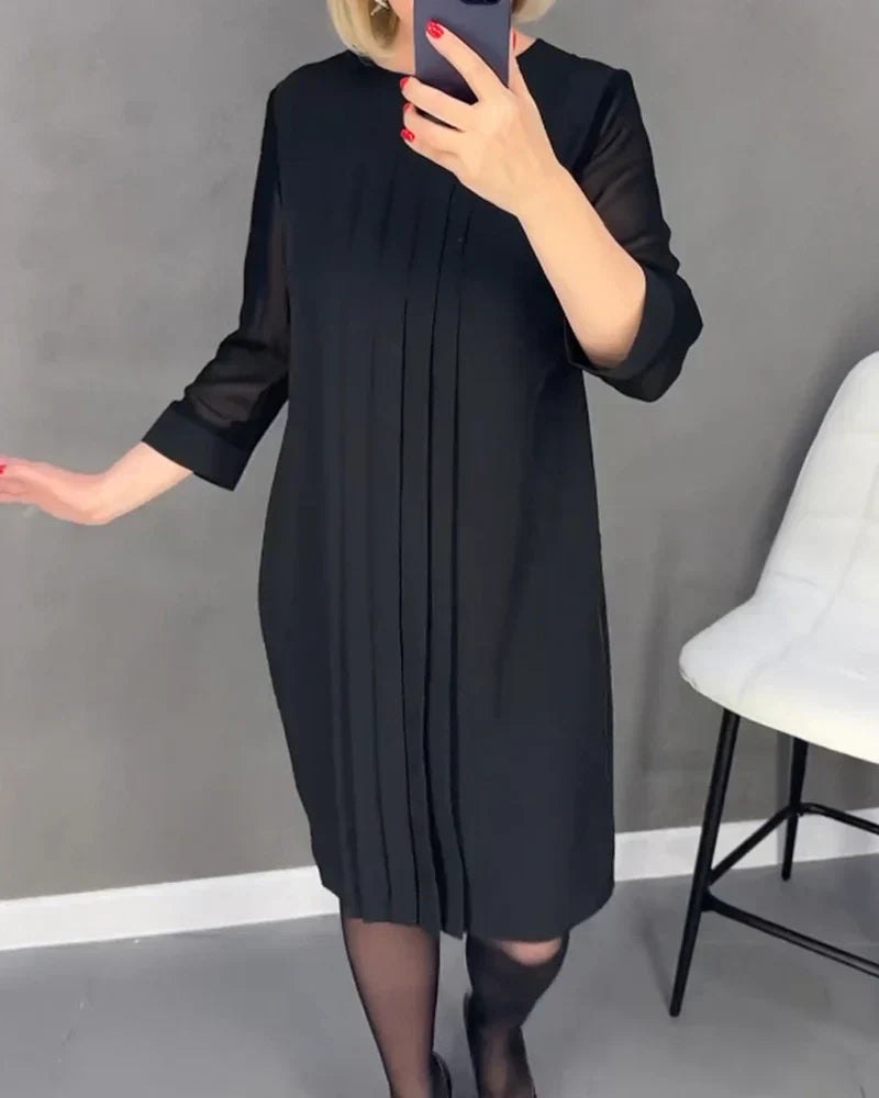 Monique™ | Robe Noire Élégante à Manches Voilées